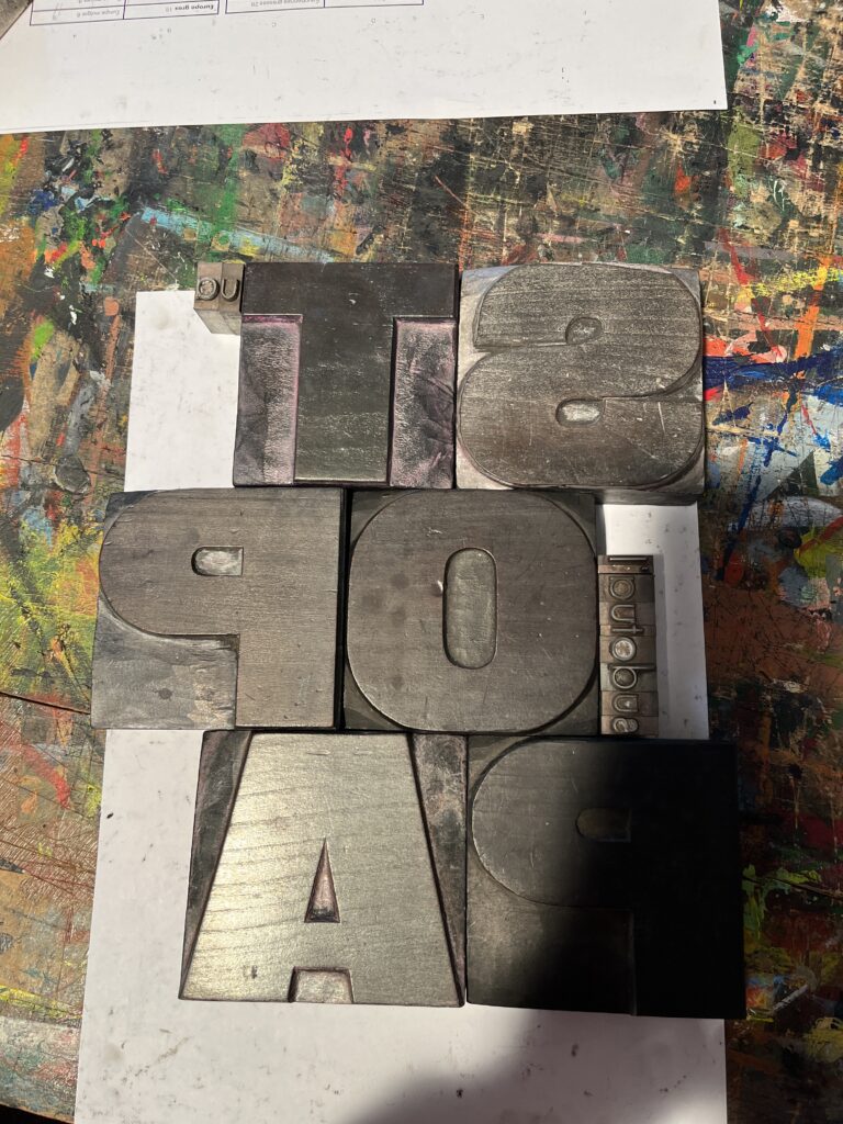 poster-print-silkscreen-colors-wooden-letter-paper-pink