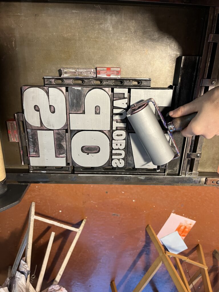 poster-print-silkscreen-colors-wooden-letter-paper-pink