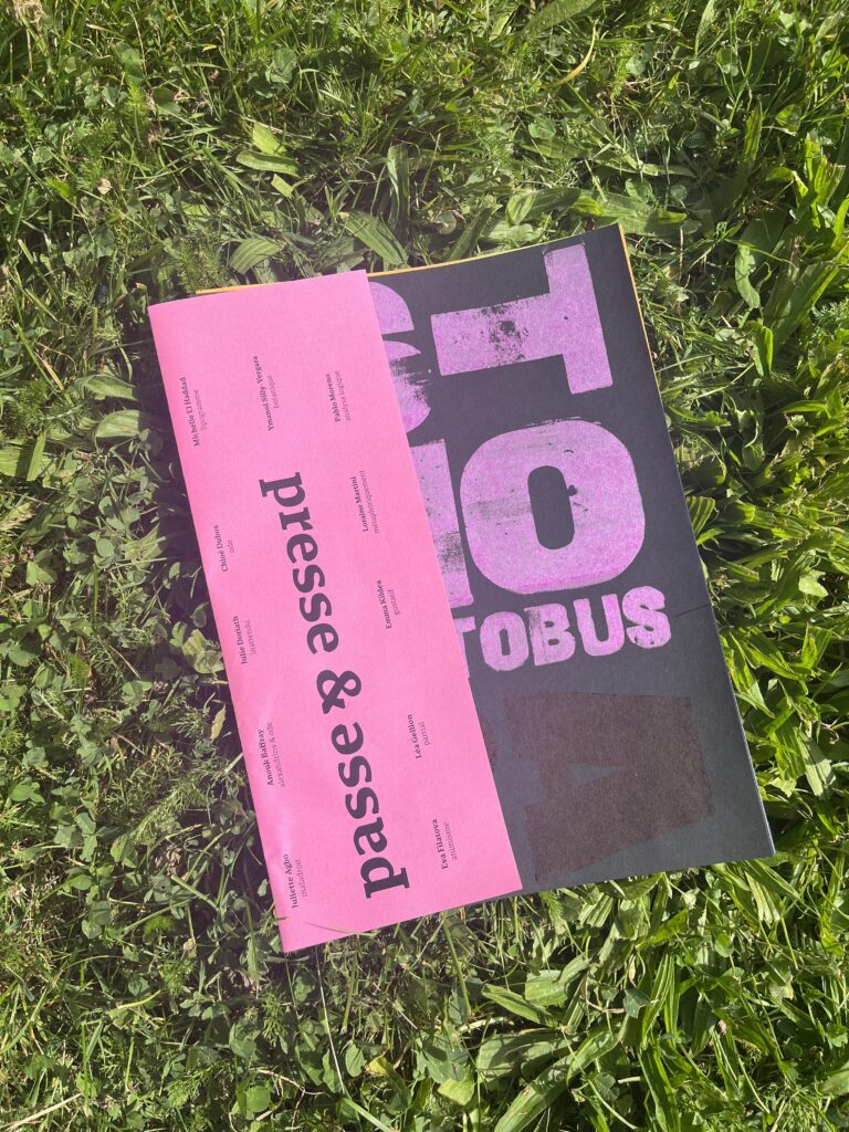 poster-print-silkscreen-colors-wooden-letter-paper-pink