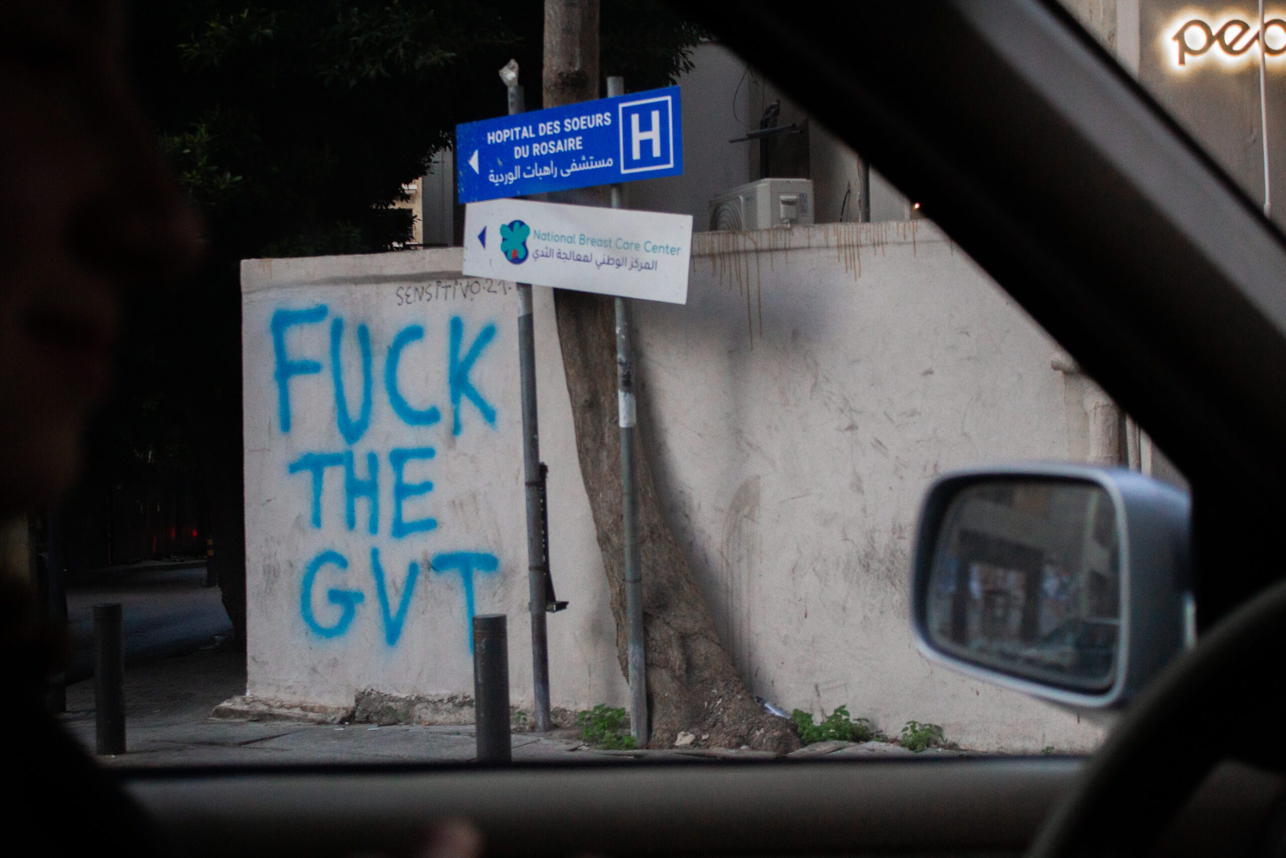 photography-lence-lebanon-france-color-self-reflect-graffiti-street-art