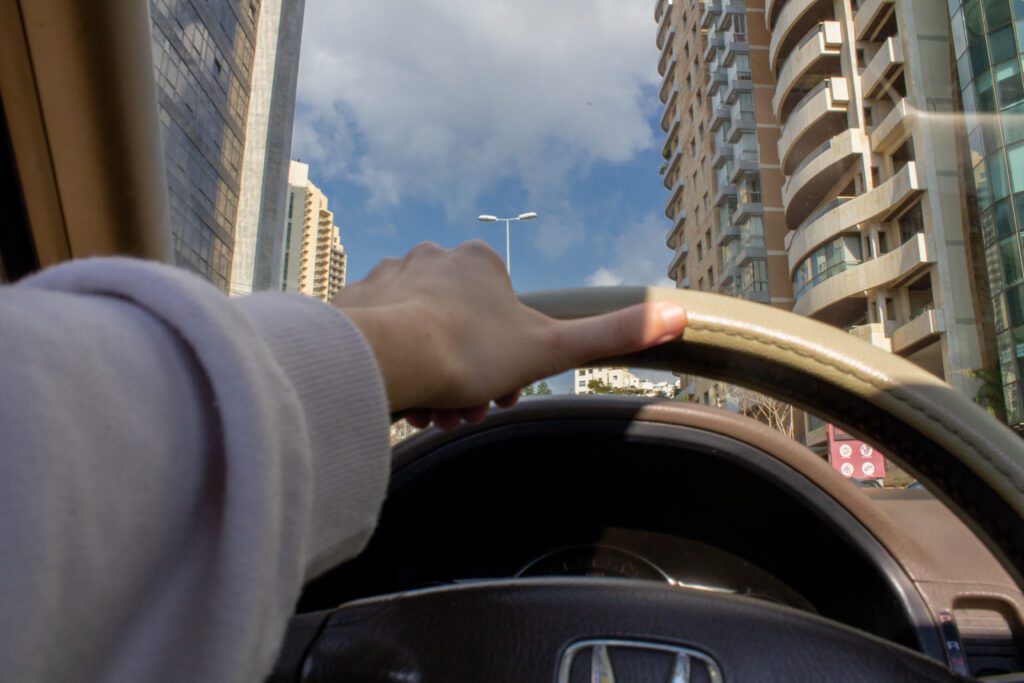 photography-lence-lebanon-france-color-self-reflect-car
