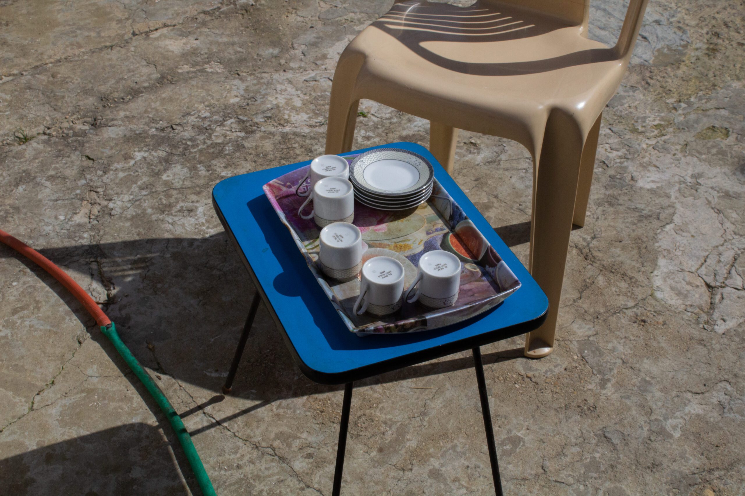 photography-lence-lebanon-france-color-self-reflect-coffee